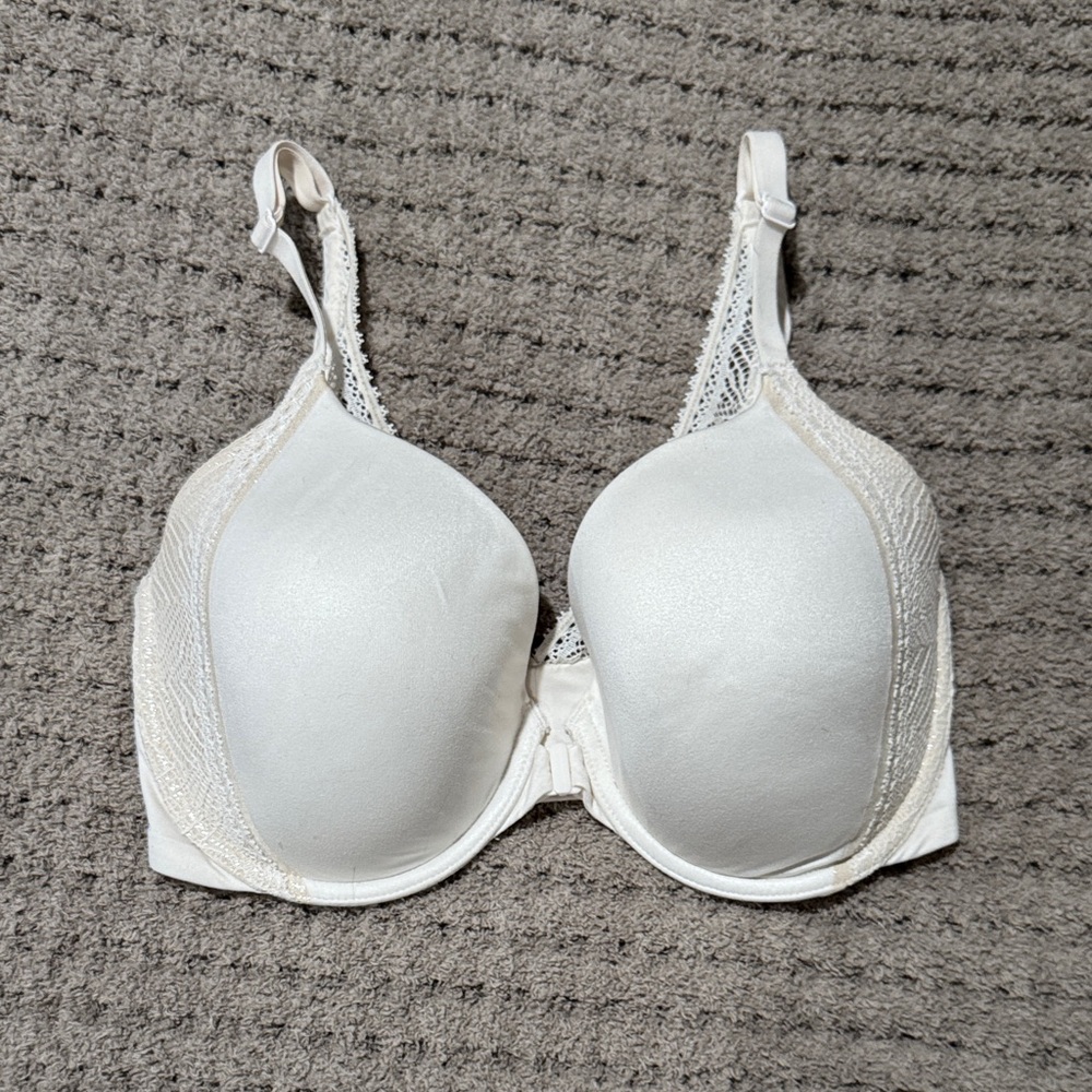 Victoria's Secret Cream Lace Bra
